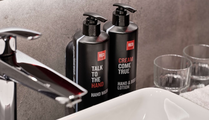 Radisson RED Hotel & Radisson RED Apartments, Krakow - Suite Bad