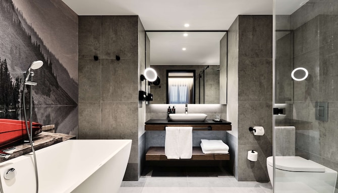 Radisson RED Hotel & Radisson RED Apartments, Krakow - Suite Bad