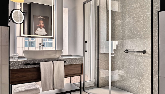 Radisson RED Hotel & Radisson RED Apartments, Krakow - Suite Bad