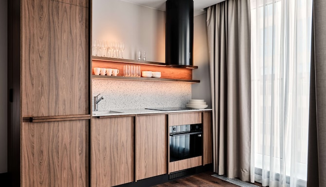 Radisson RED Hotel & Radisson RED Apartments, Krakow - Suite Küche / Küchenzeile