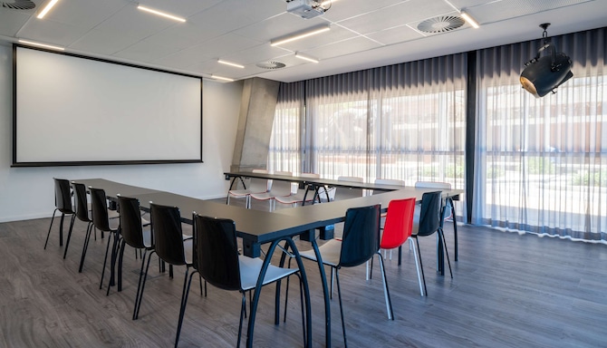 Radisson RED Hotel, V&A Waterfront, Cape Town - Dry Dock Tats conference room with U-shape setup