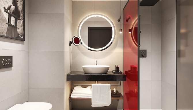 Radisson RED Innsbruck - Guest Room Bath