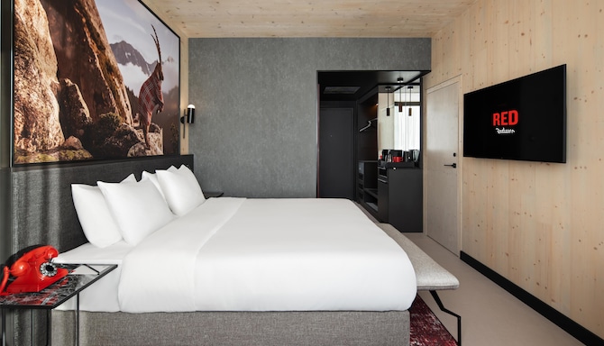 Radisson RED Innsbruck - Guest Room