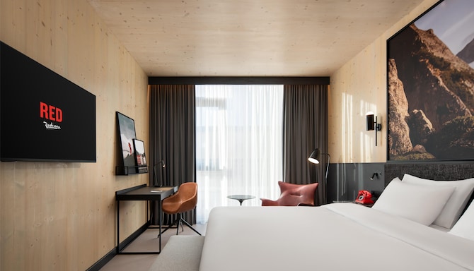 Radisson RED Innsbruck - Guest Room