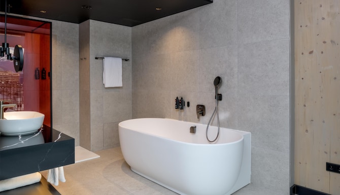 Radisson RED Innsbruck - Suite Bath