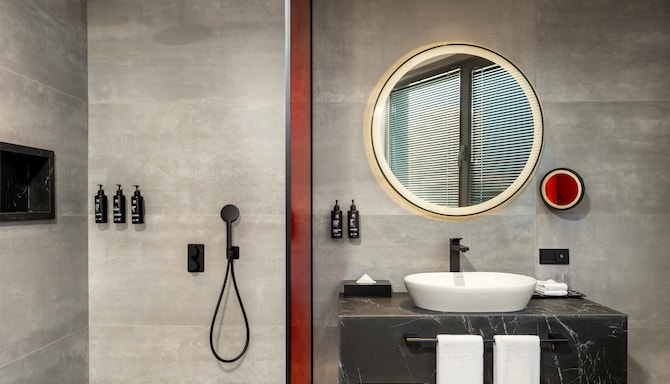 Radisson RED Izmir Point Bornova - Family Room Bath