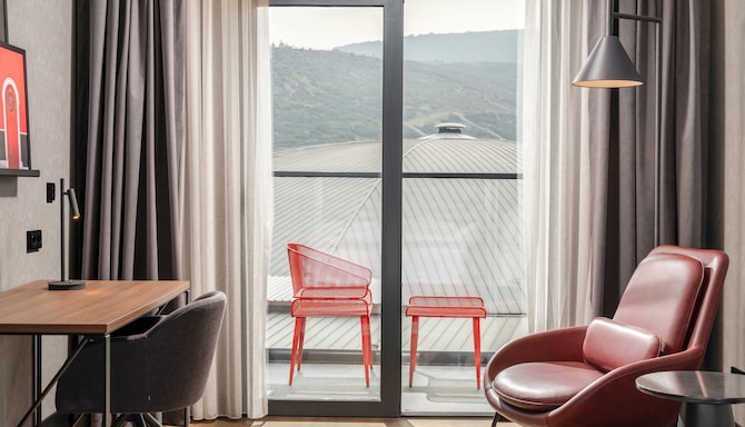 Radisson RED Izmir Point Bornova - Superior Room Balcony