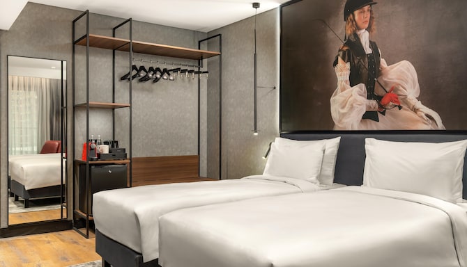 Radisson RED Izmir Point Bornova - Guest Room Twin Bed