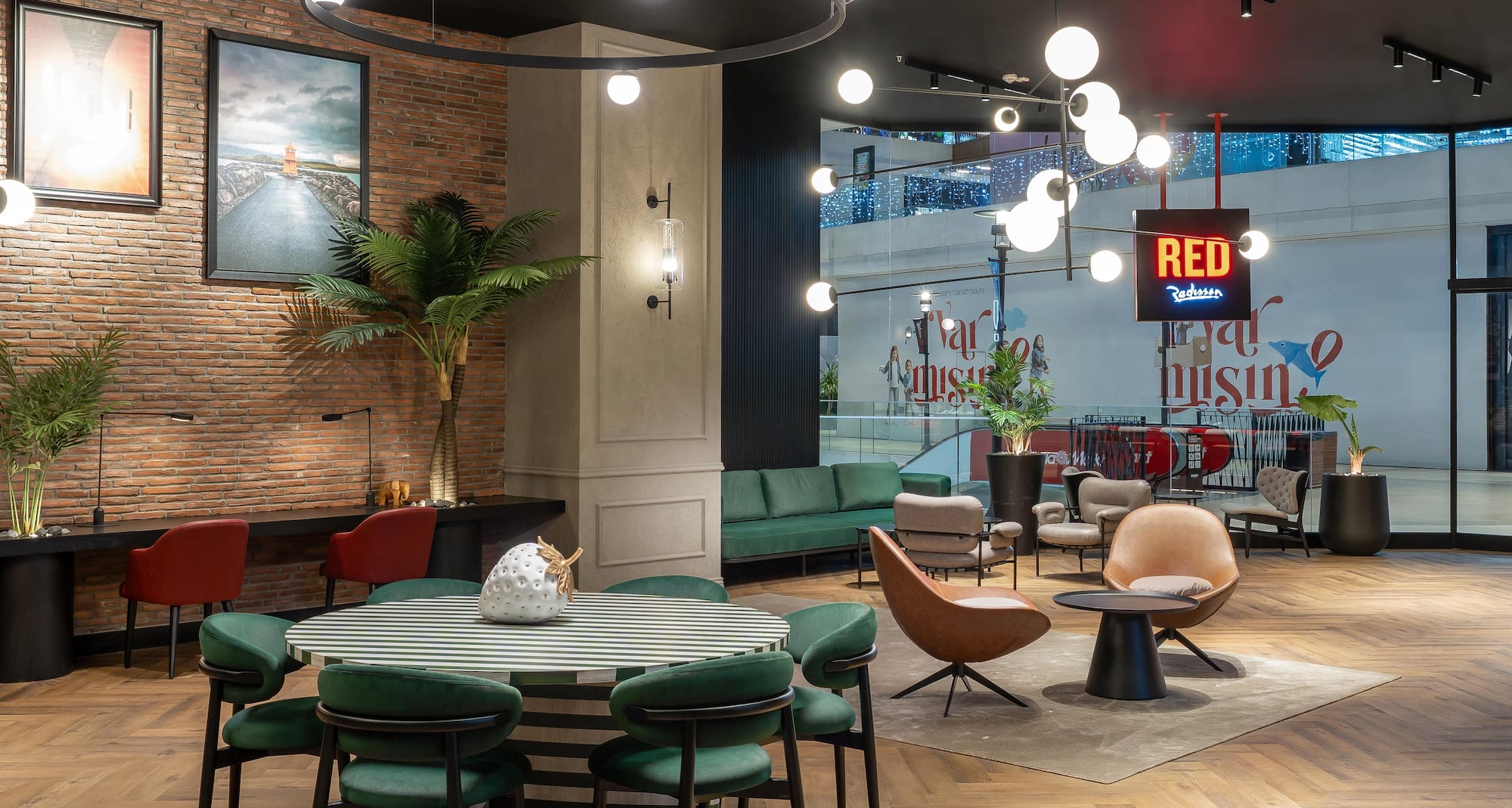 Radisson RED Izmir Point Bornova - Lobi Görünümü