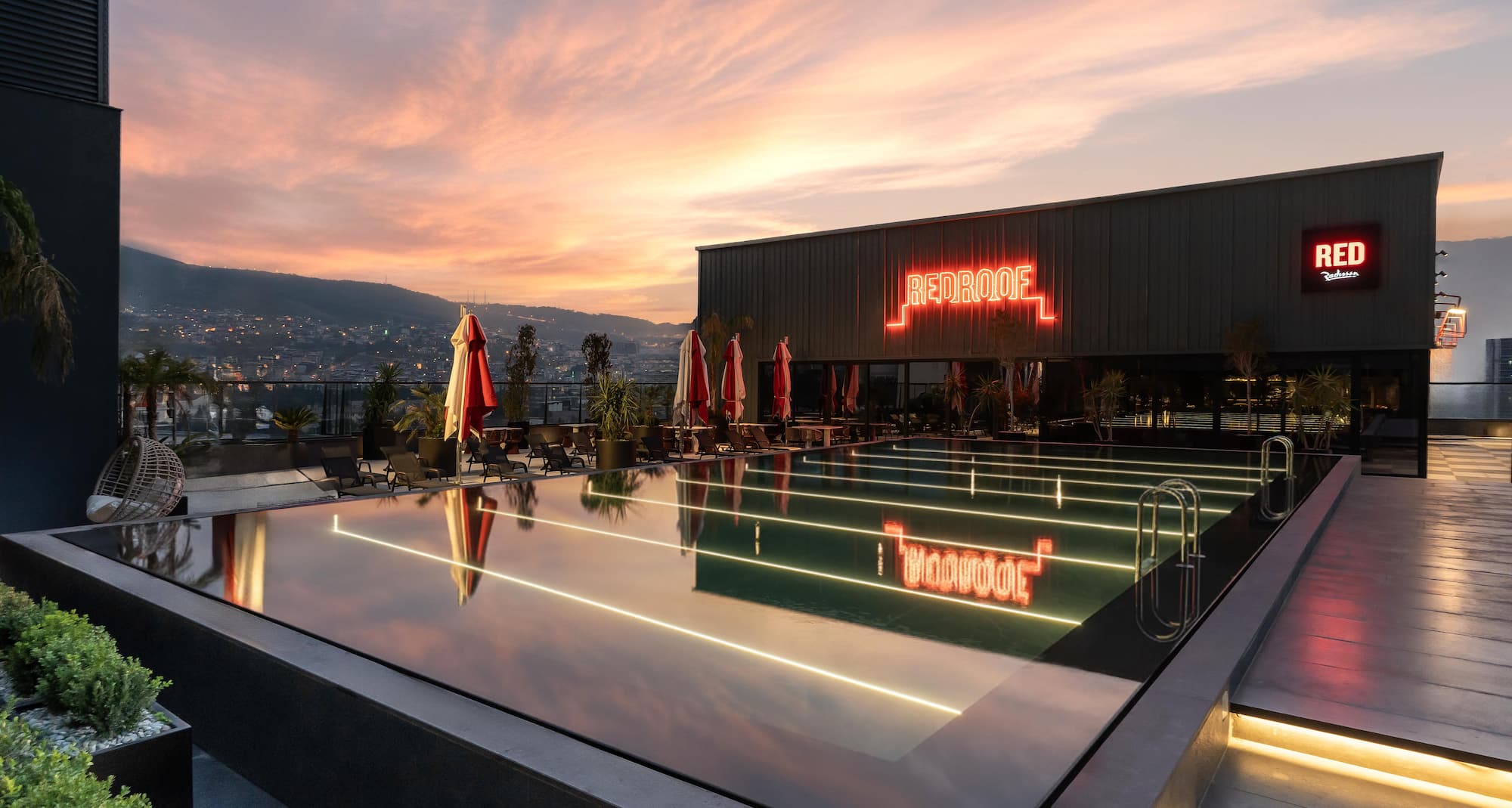 Radisson RED Izmir Point Bornova - Pool