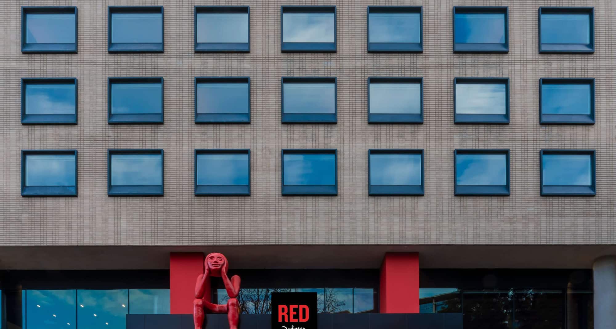 Radisson RED Johannesburg Rosebank - Hotel entrance