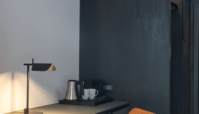 Radisson RED Johannesburg Rosebank - Desk and coffee/tea facility