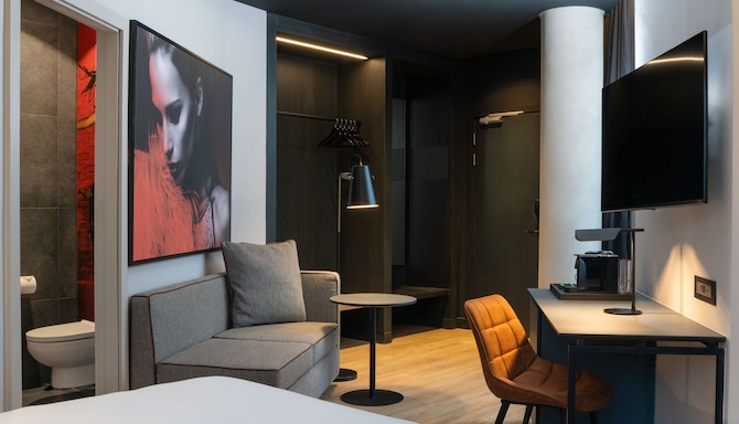 Radisson RED Johannesburg Rosebank - One Bedroom Suite