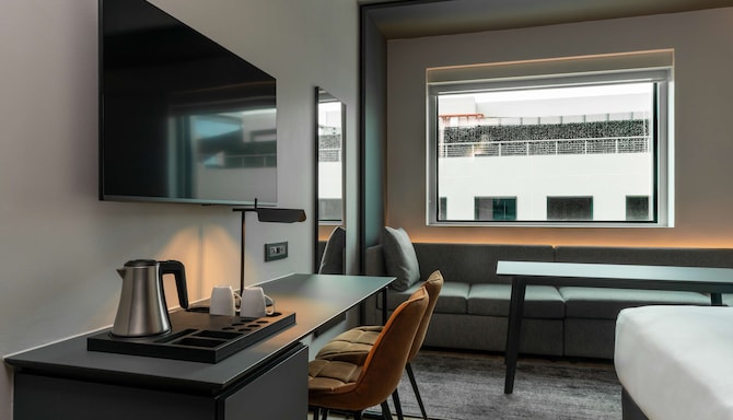 Radisson RED Johannesburg Rosebank - Family Room