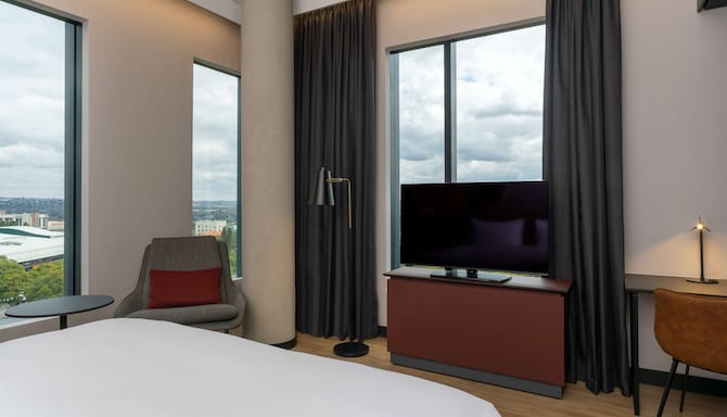 Radisson RED Johannesburg Rosebank - TV and view