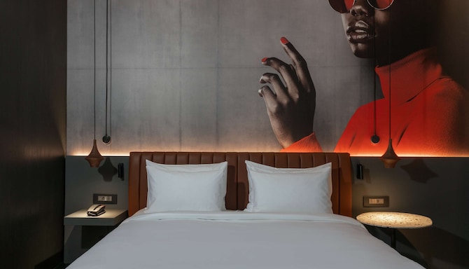 Radisson RED Hotel, Johannesburg Rosebank - African-Inspired wallpaper