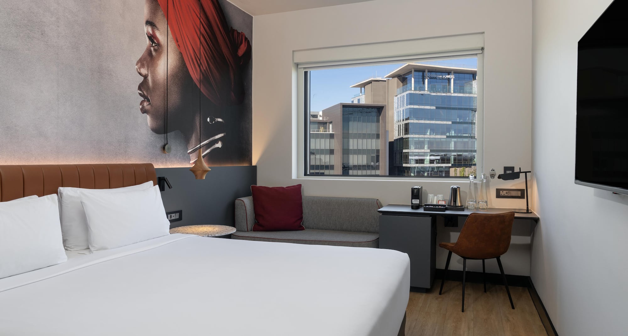 Radisson RED Johannesburg Rosebank - Standard with Desk and View