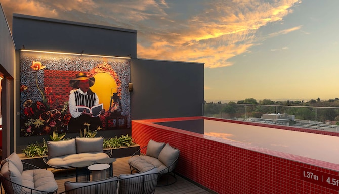 Radisson RED Johannesburg Rosebank - RED Rooftop andTerrace Bar Pool
