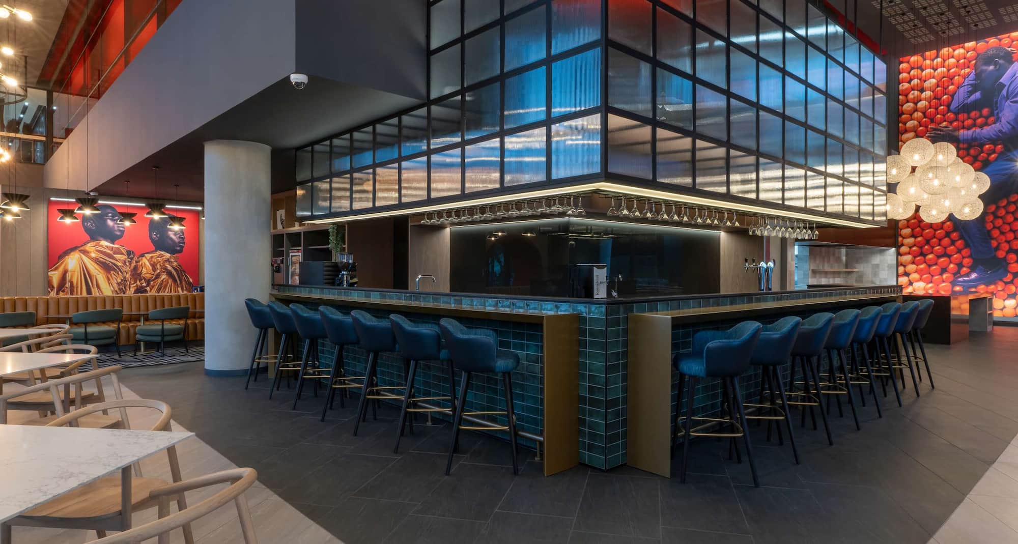 Radisson RED Johannesburg Rosebank - OUI BAR + KTCHN