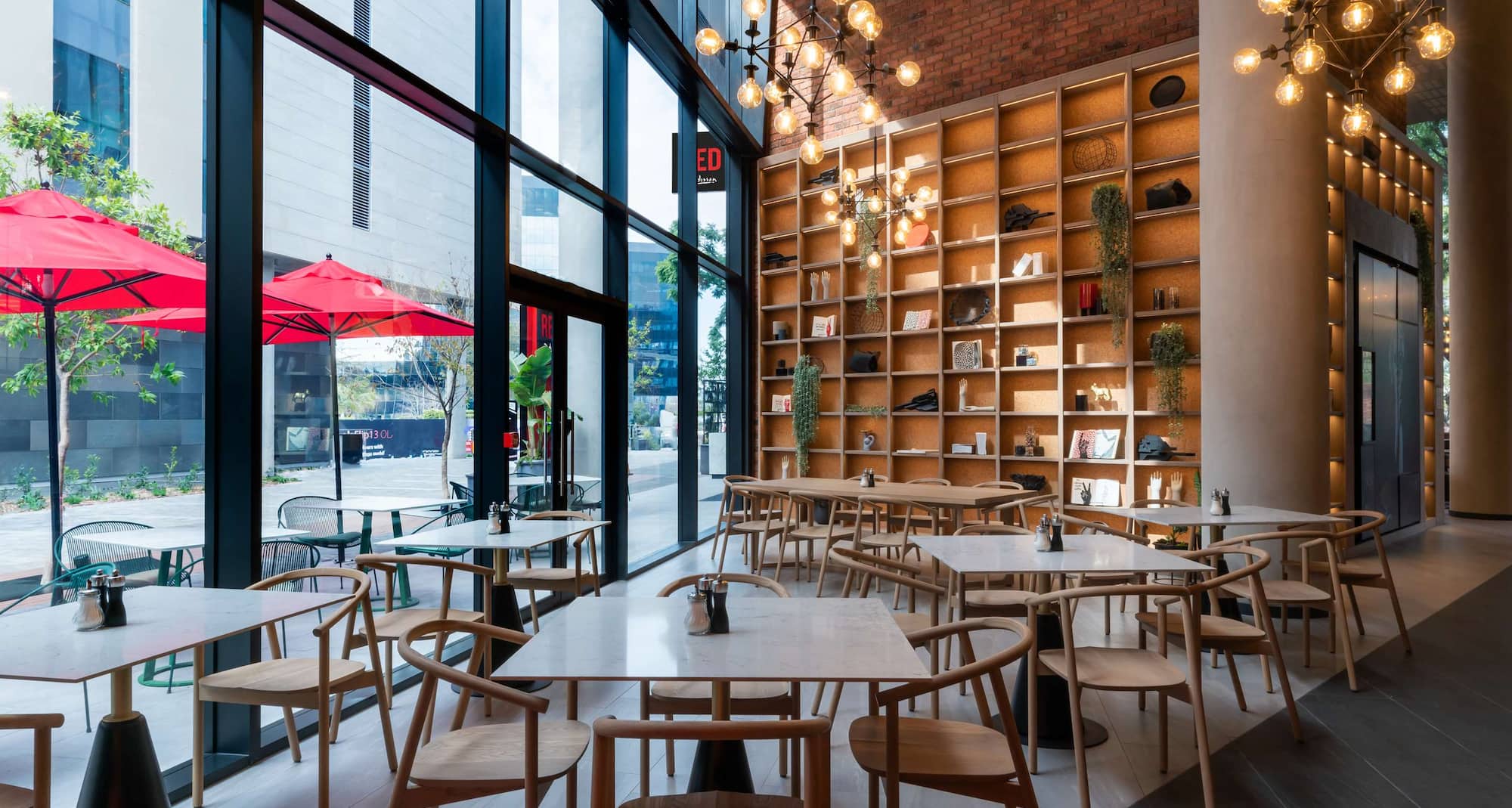 Radisson RED Johannesburg Rosebank - OUI BAR + KTCHN