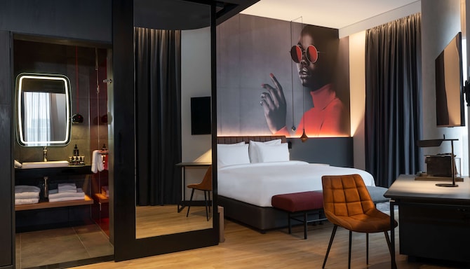 Radisson RED Johannesburg Rosebank - One Bedroom Suite