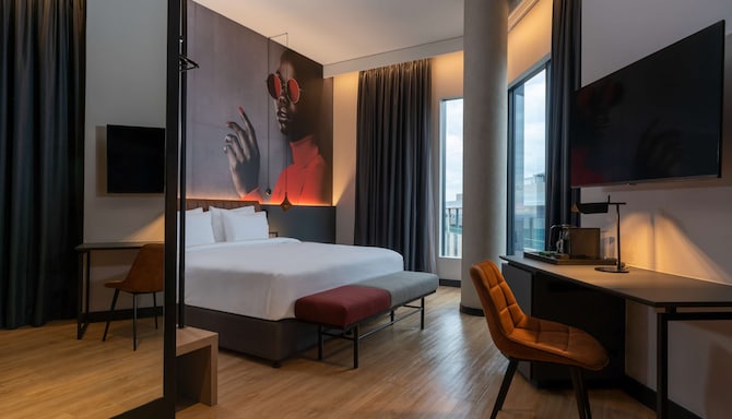 Radisson RED Johannesburg Rosebank - Premium One Bedroom Suite
