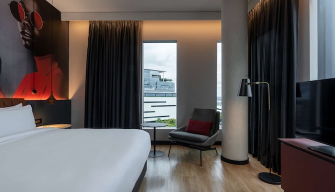 Radisson RED Johannesburg Rosebank - Full view of Suite