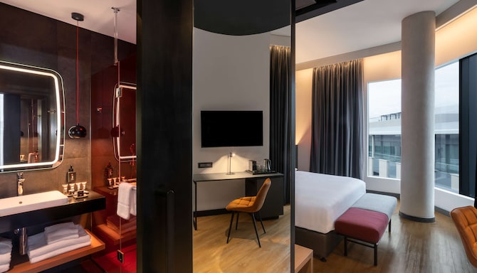 Radisson RED Johannesburg Rosebank - Premium One Bedroom Suite