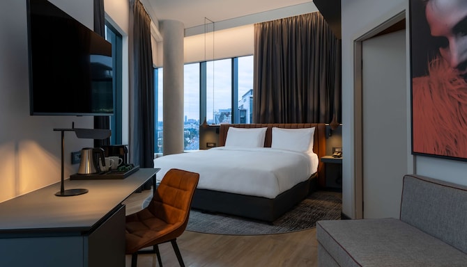 Radisson RED Johannesburg Rosebank - One Bedroom Suite