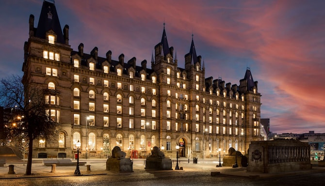 Radisson RED Liverpool - Exterior at dusk
