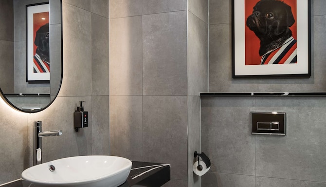 Radisson RED Liverpool - Gjesterom bad