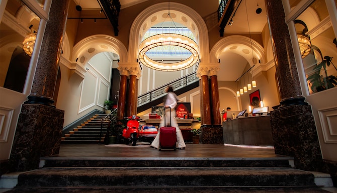 Radisson RED Liverpool - Lobby
