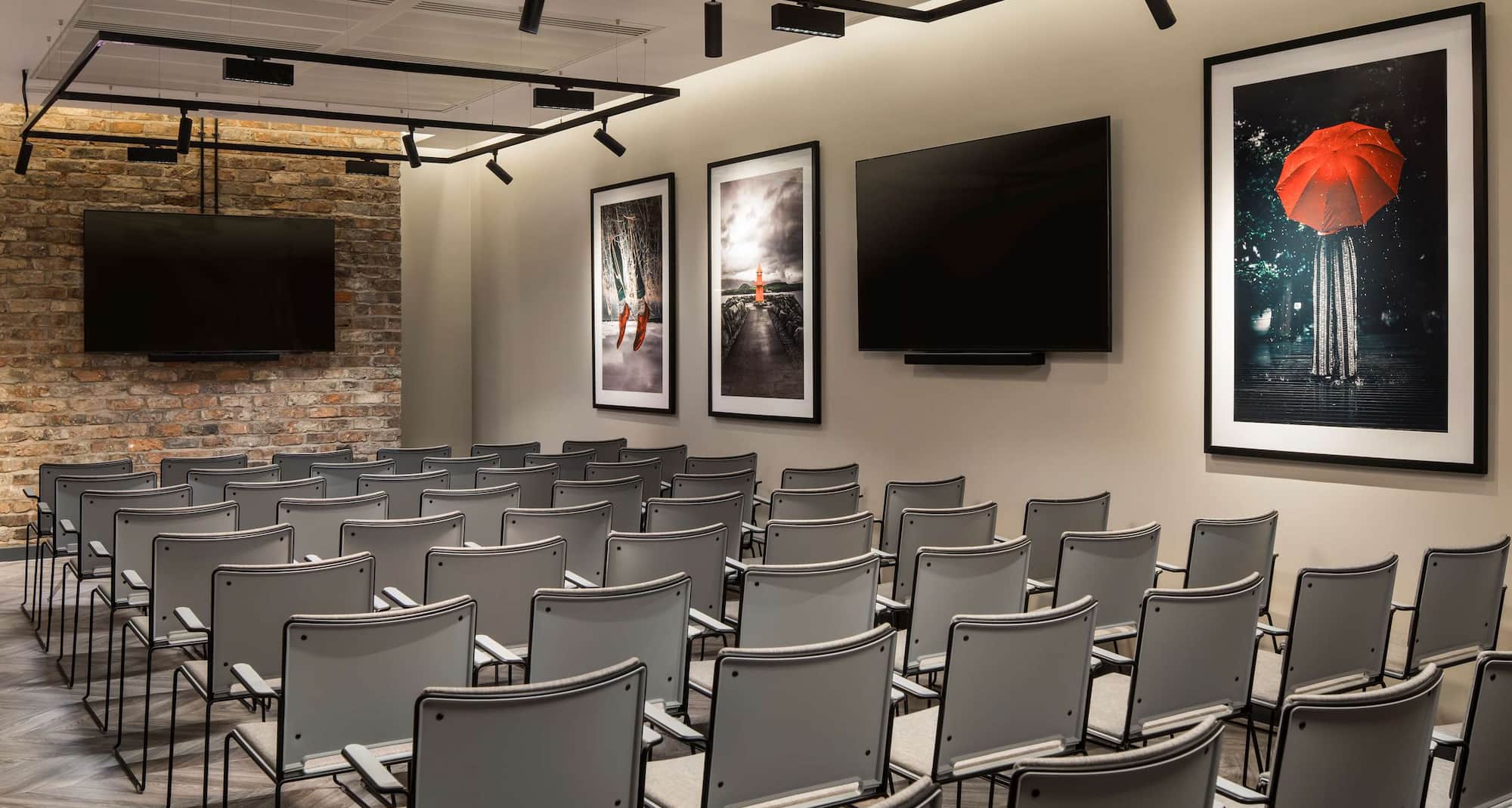 Radisson RED Liverpool - Waterhouse meeting room