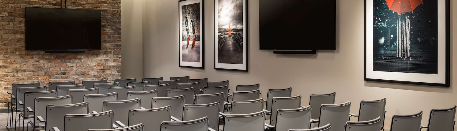 Radisson RED Liverpool - Waterhouse meeting room