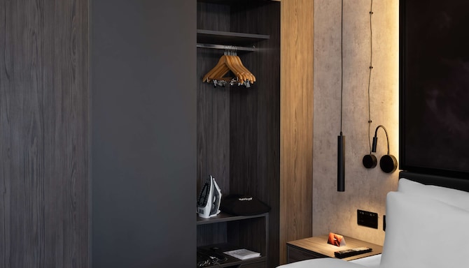 Radisson RED London Gatwick Airport - Room Amenities