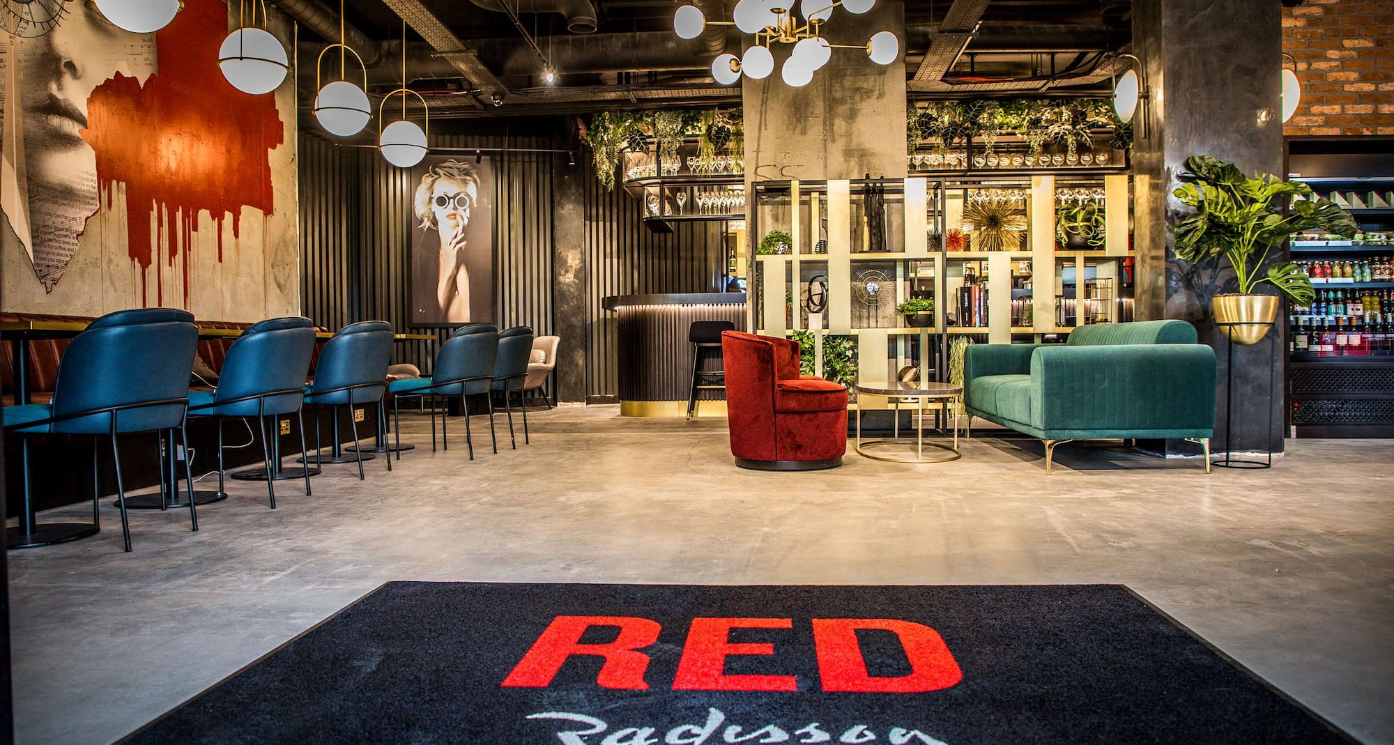 Radisson RED London Greenwich The 02 - Entrance