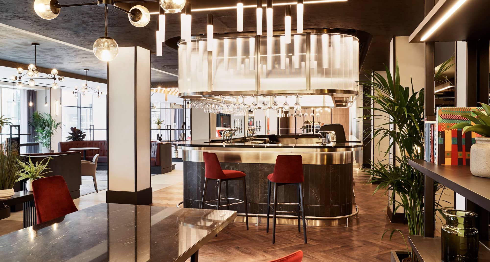 Radisson RED London Heathrow - Loungebar Hope & Glory