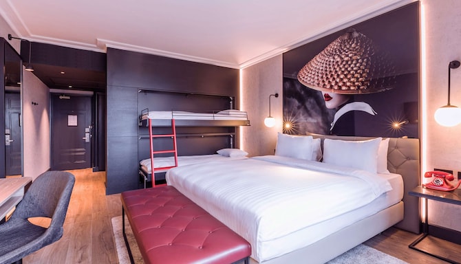 Radisson RED London Heathrow - Family Room with bunk beds