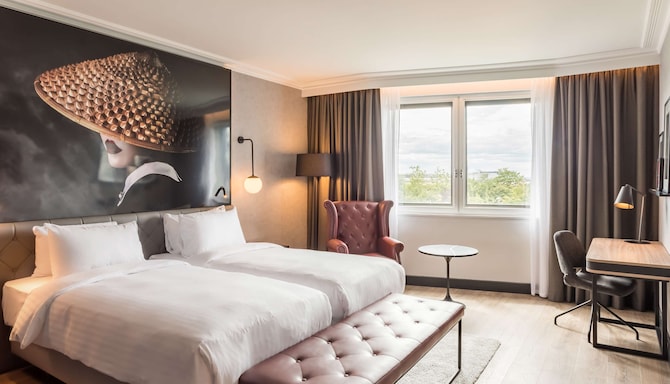 Radisson RED London Heathrow - Twin room