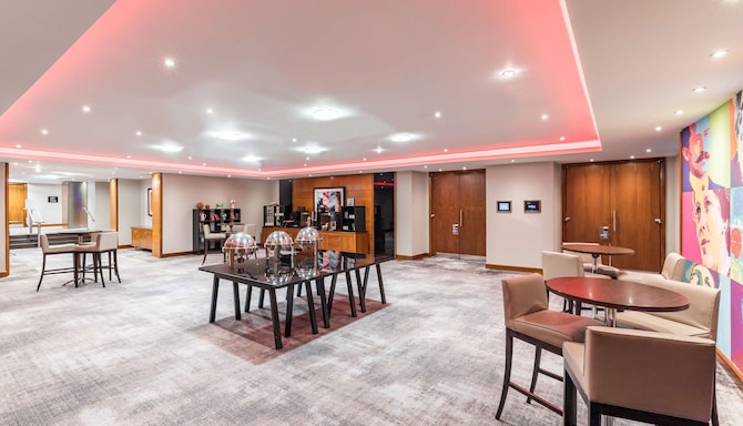 Radisson RED London Heathrow - Aviator Breakout meeting space