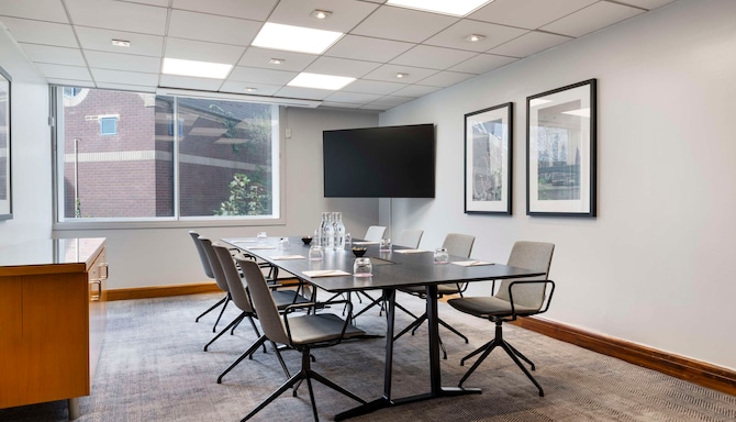Radisson RED London Heathrow - Syndicate room
