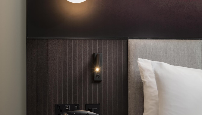 Radisson RED London Twickenham - Bedroom Detail