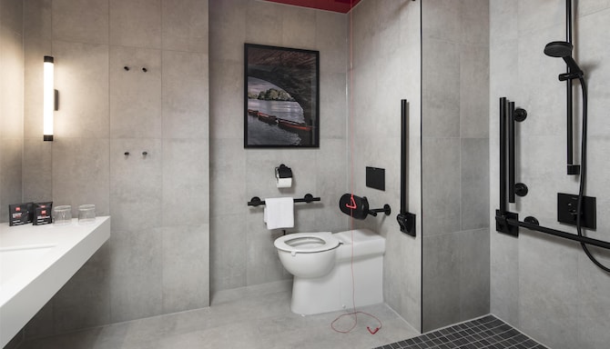 Radisson RED London Twickenham - Accessible Bathroom