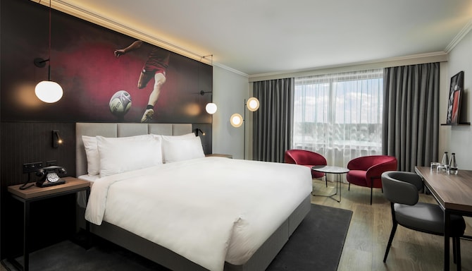 Radisson RED London Twickenham - Premium King Sky View