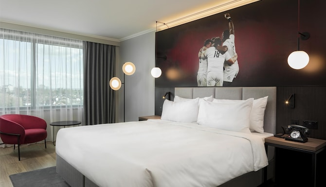 Radisson RED London Twickenham - Standard King Room