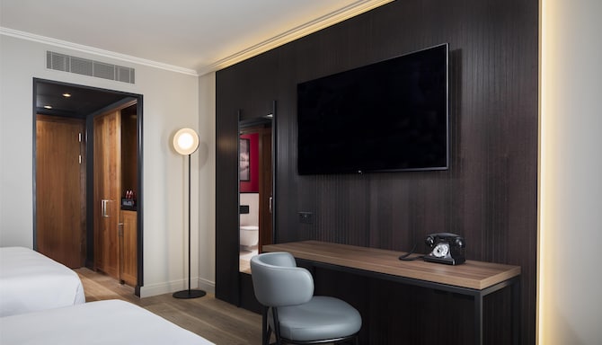 Radisson RED London Twickenham - Family Room Bedroom