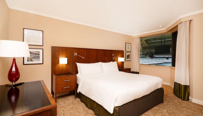 Radisson RED London Twickenham - King Room - Pitch View