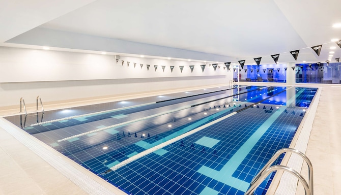 Radisson RED London Twickenham - Swimming Pool