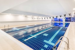 Radisson RED London Twickenham - Swimming Pool