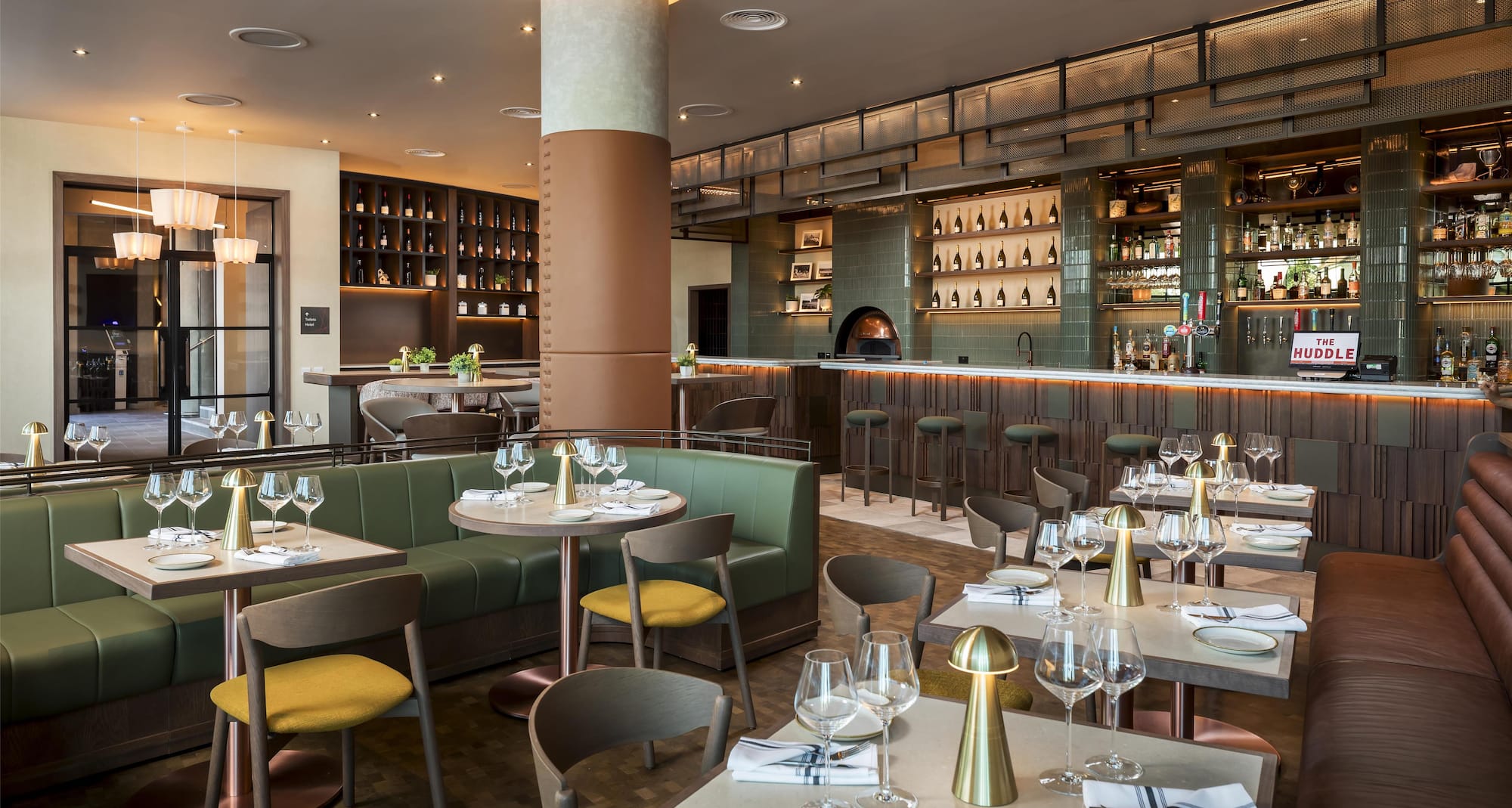 Radisson RED London Twickenham - The Huddle Bar